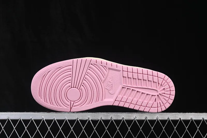 All categories Air Jordan Jordan series basketball shoes Air Jordan 1 Low ZG version Travis Scott x Air Jordan 1 Low OG AJ1 Joe 1 undercut low top full head layer IQ7604-100